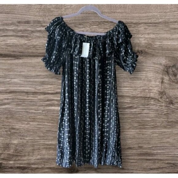 NWT Hem & Thread Dress Off The Shoulder Black Arrow Print Ruffled Boho Sz Small - Picture 1 of 12